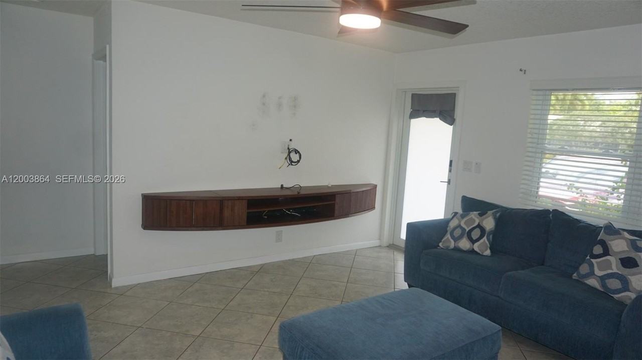 853 Ne 37th St #853 - Photo 4 of 26