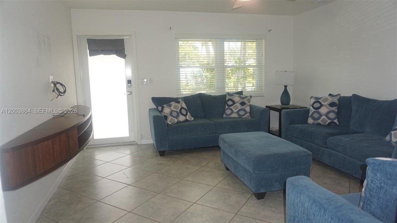 853 Ne 37th St #853 - Photo 5 of 26