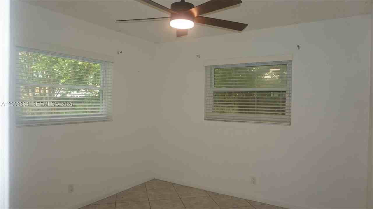 853 Ne 37th St #853 - Photo 7 of 26