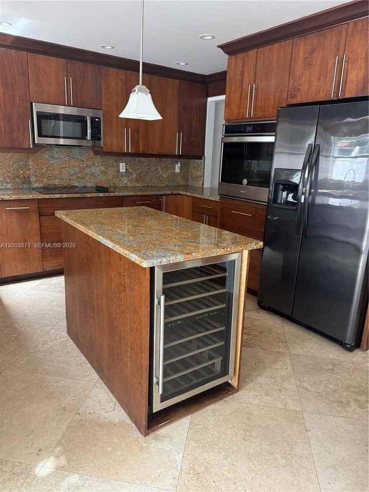 3920 Woodside Dr #2 - Photo 3 of 38
