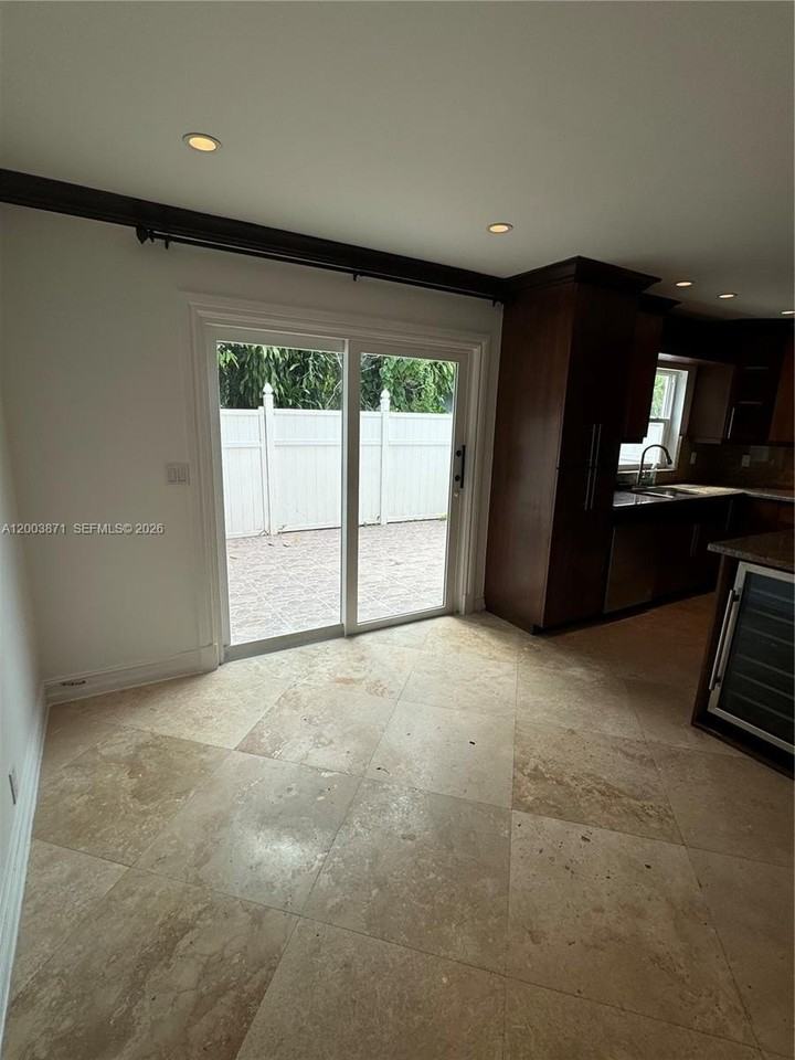 3920 Woodside Dr #2 - Photo 6 of 38