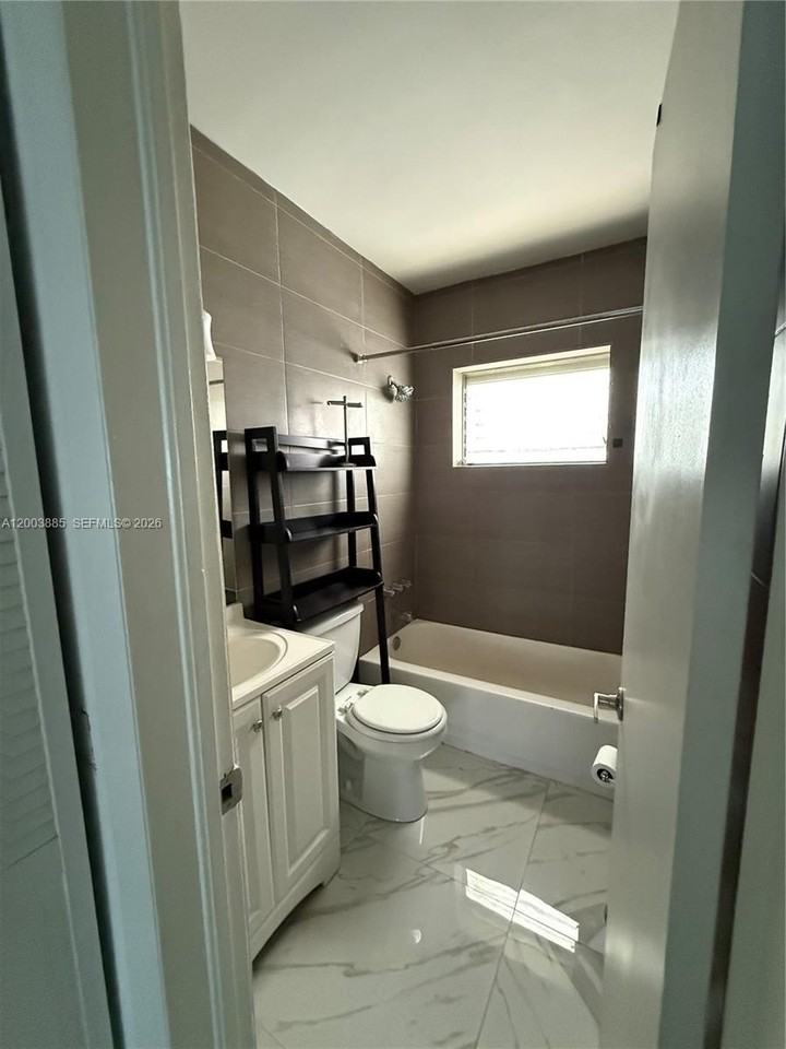 1611 West Ave #12 - Photo 2 of 14