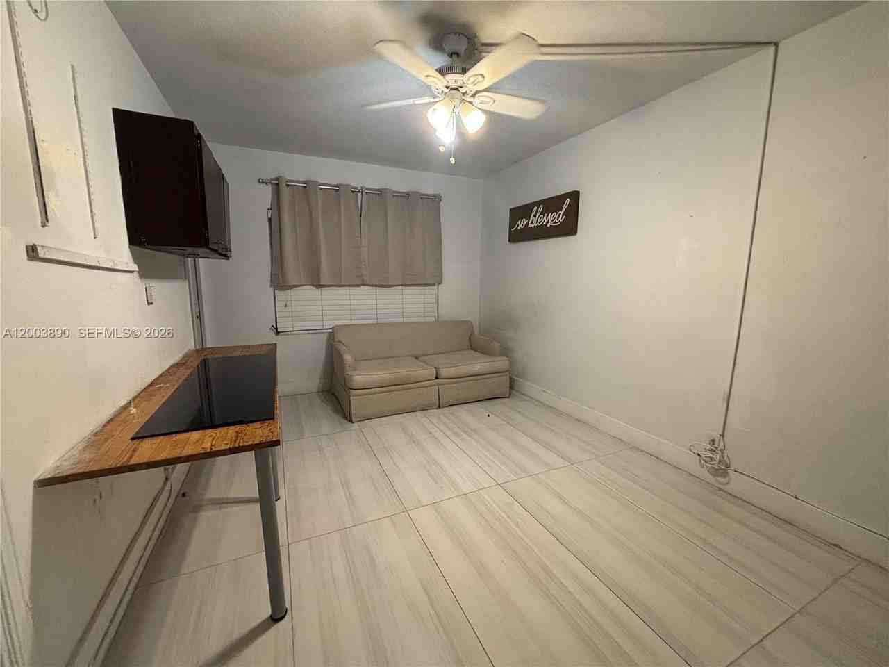 250 Se Park St #3 - Photo 3 of 5