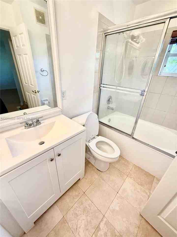 2206 Nw 170th Ave - Photo 2 of 20