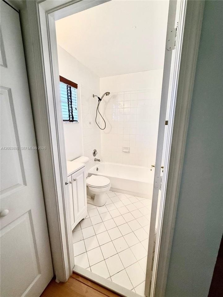 2206 Nw 170th Ave - Photo 4 of 20