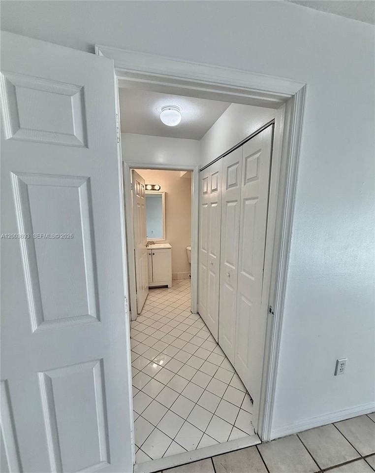 2206 Nw 170th Ave - Photo 5 of 20