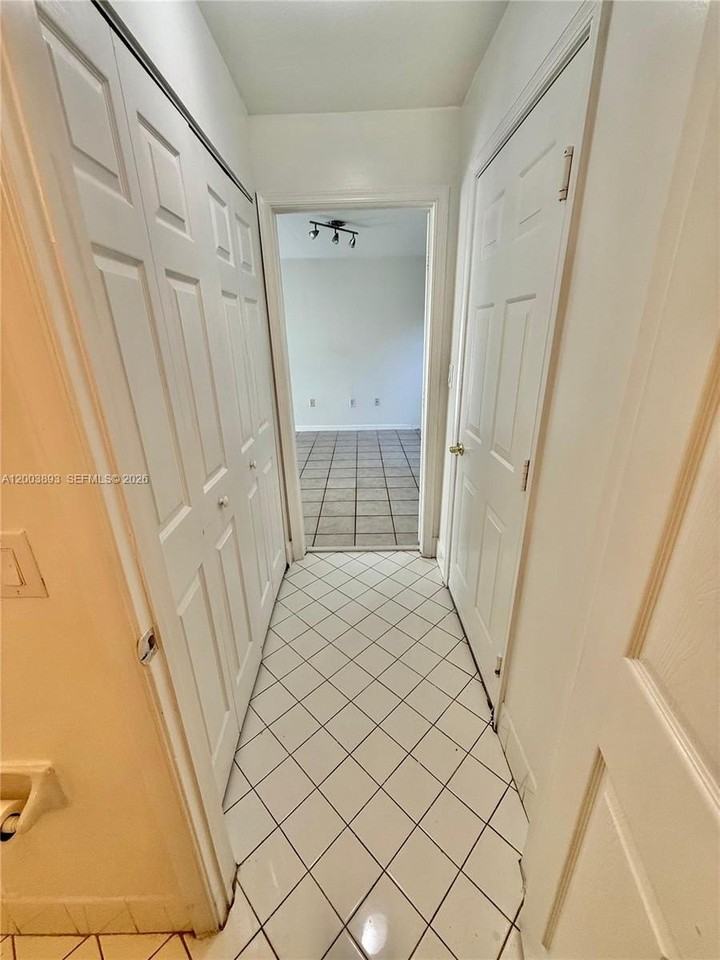 2206 Nw 170th Ave - Photo 7 of 20