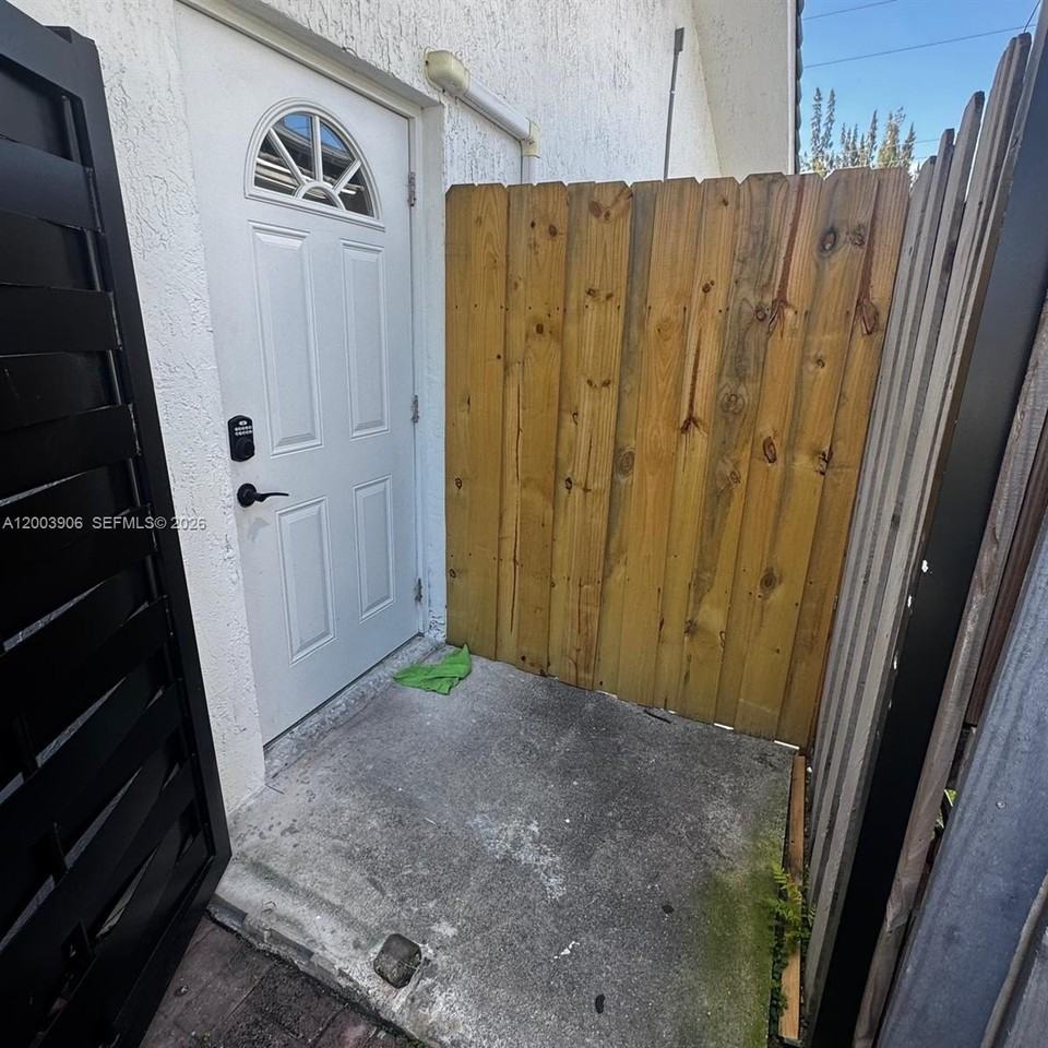 15761 Sw 42nd Ter #1 - Photo 2 of 8