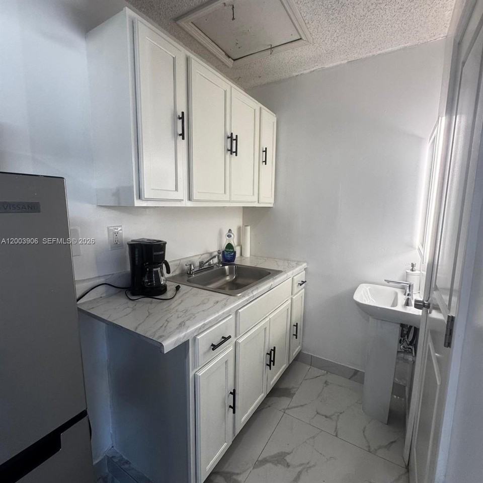 15761 Sw 42nd Ter #1 - Photo 7 of 8