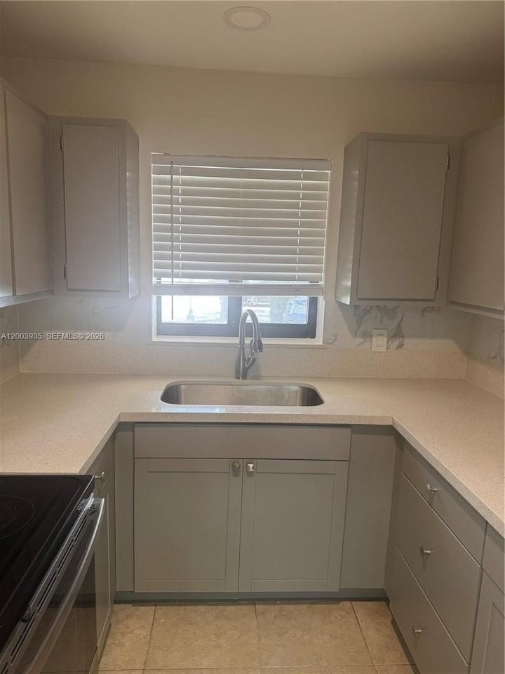 6901 Pembroke Rd #1 - Photo 3 of 14