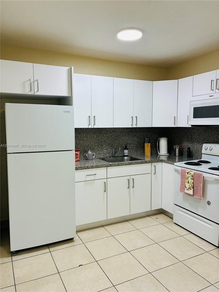 275 Nw 190th St - Photo 6 of 17