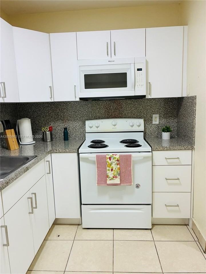 275 Nw 190th St - Photo 7 of 17