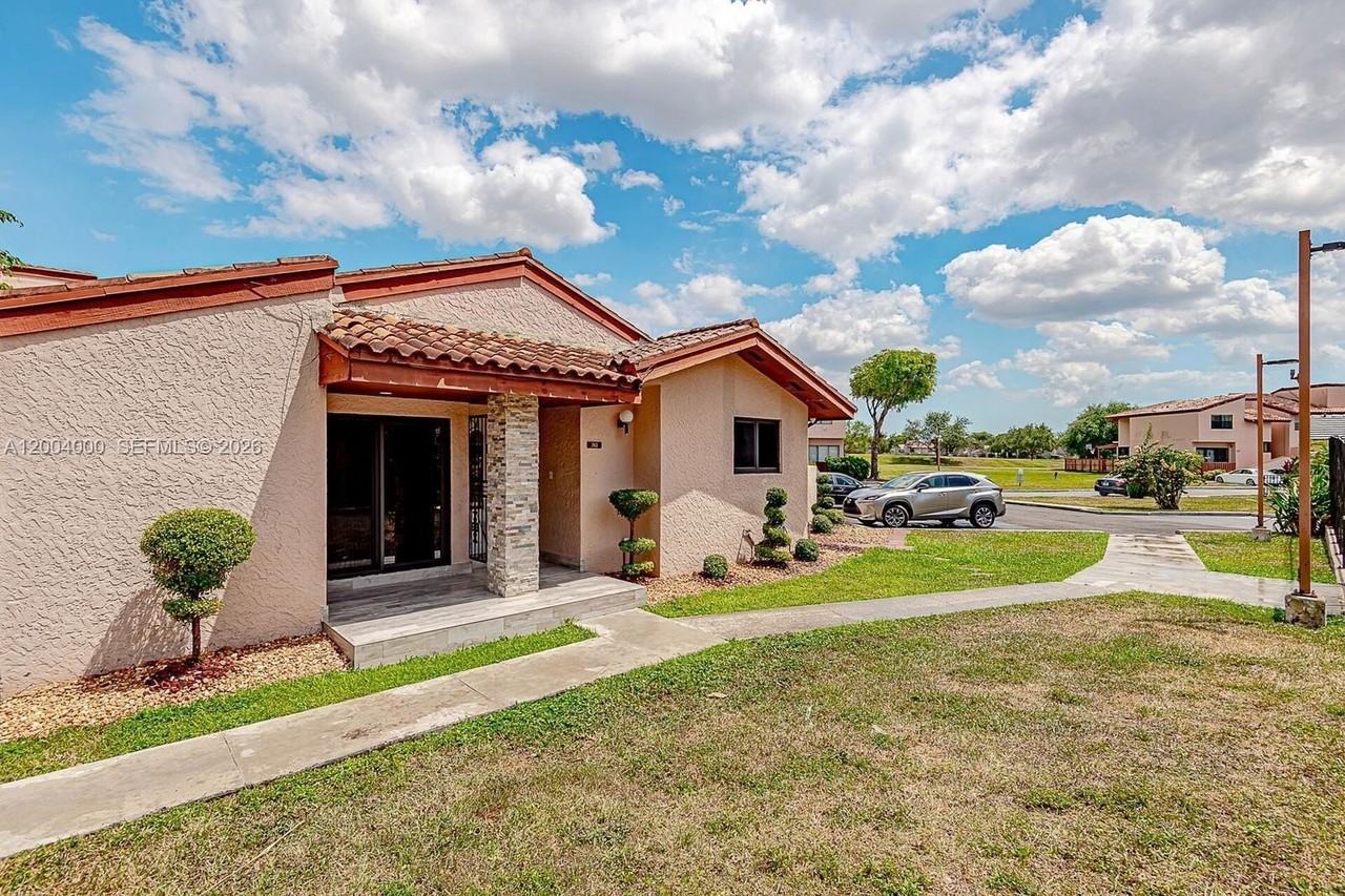 740 Nw 105th Pl #A6 - Photo 2 of 26