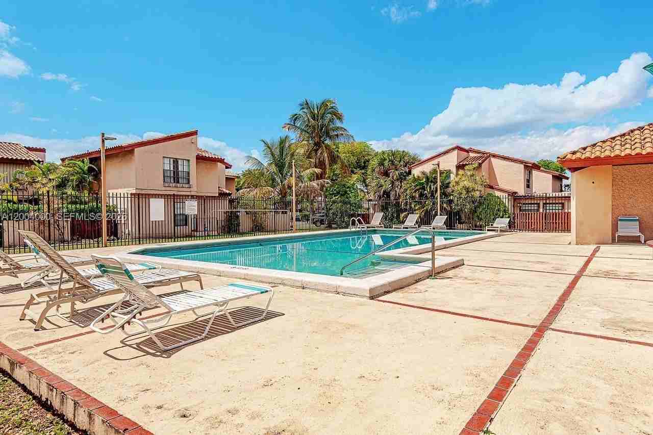 740 Nw 105th Pl #A6 - Photo 3 of 26