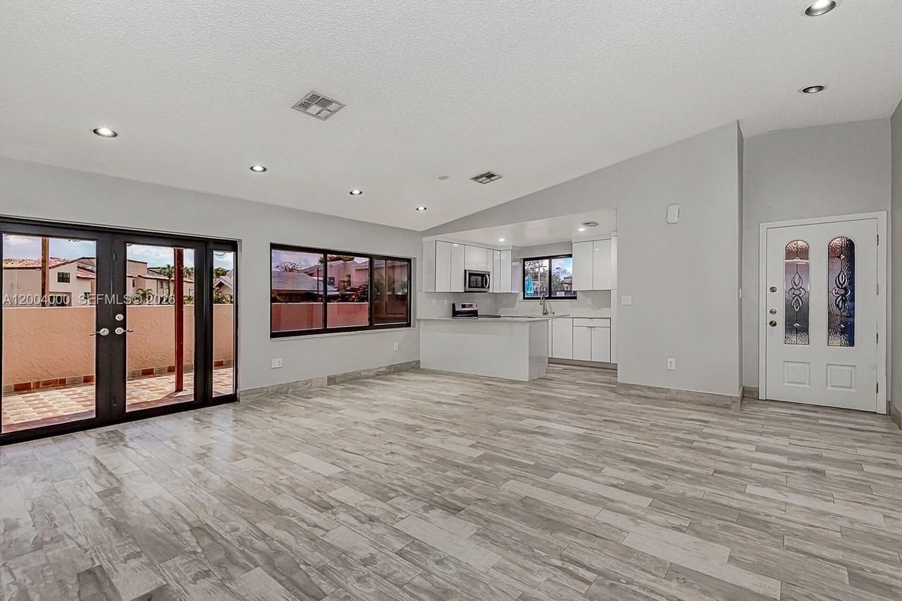 740 Nw 105th Pl #A6 - Photo 4 of 26