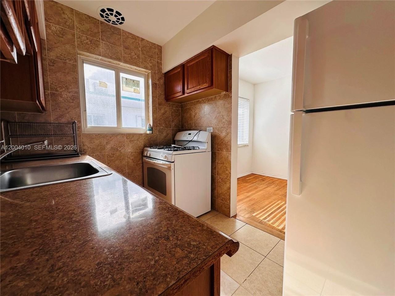 2045 Calais Dr #3 - Photo 6 of 31