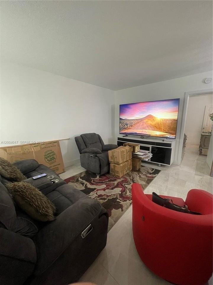 1255 W 49th Pl #E102 - Photo 3 of 12