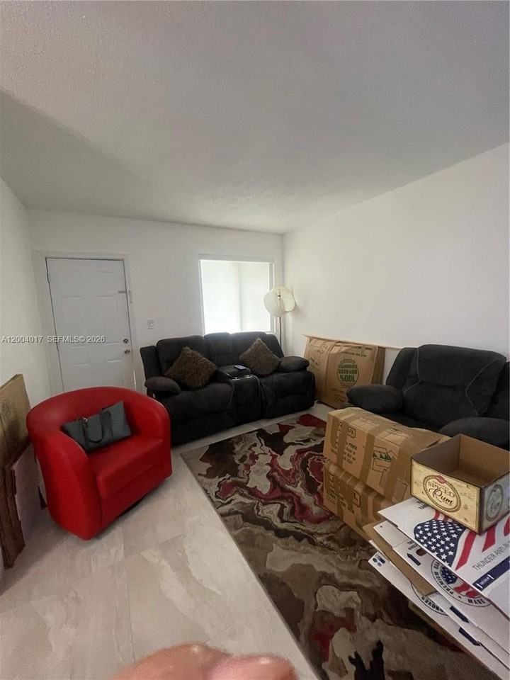 1255 W 49th Pl #E102 - Photo 4 of 12