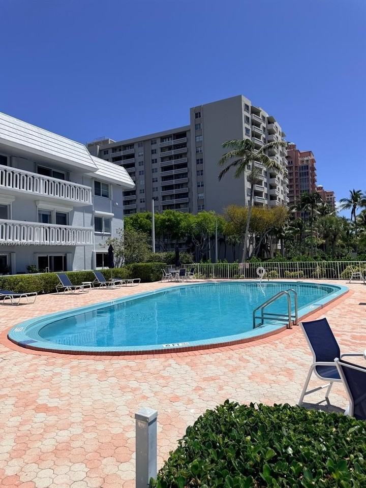 100 Edgewater Dr #312