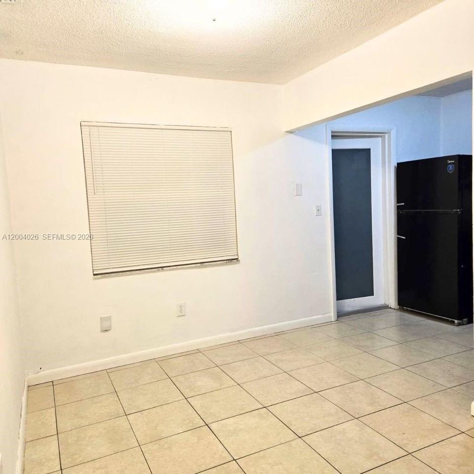 2210 Sw 46th Ct #4 - Photo 2 of 7