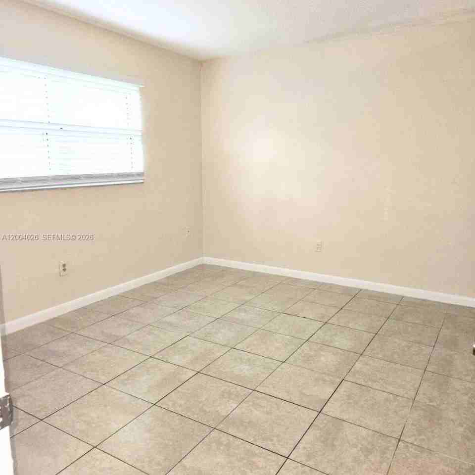 2210 Sw 46th Ct #4 - Photo 6 of 7