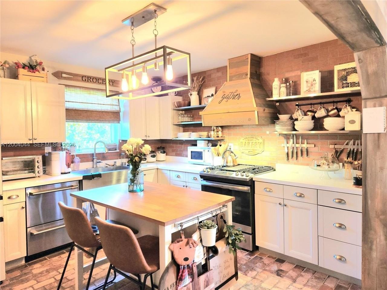 2251 Nw 87th Ter - Photo 5 of 29