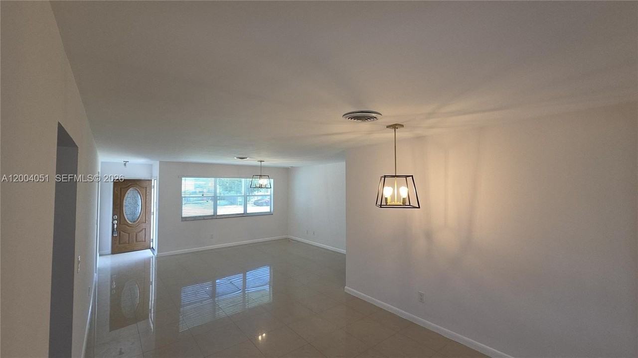 670 Ne 179th Ter - Photo 3 of 13