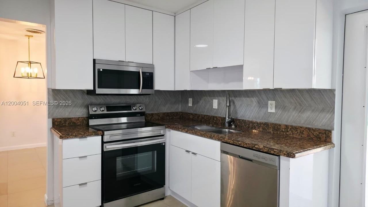 670 Ne 179th Ter - Photo 6 of 13