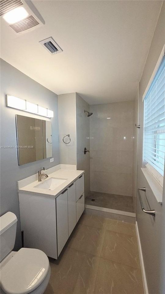 670 Ne 179th Ter - Photo 7 of 13