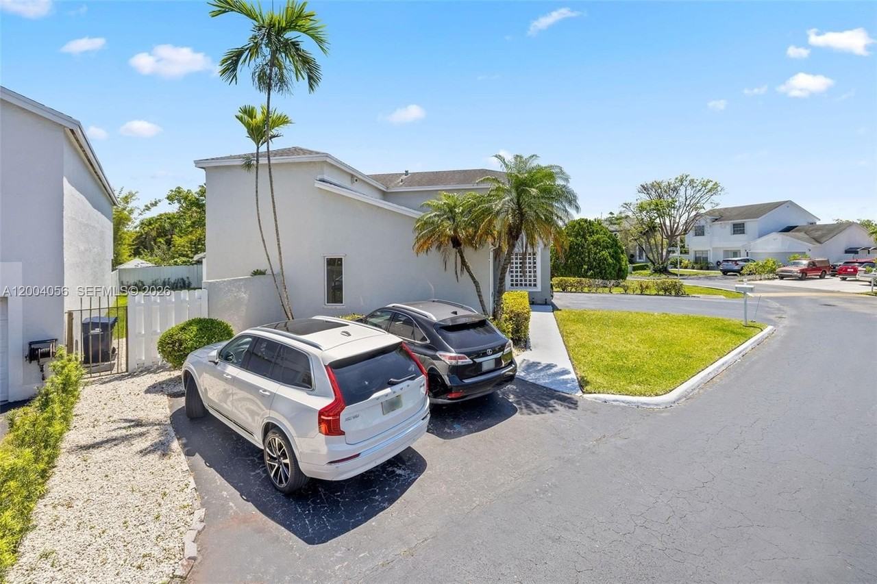 9547 Sw 146th Pl - Photo 2 of 40
