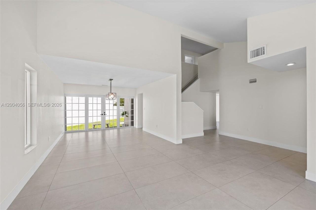 9547 Sw 146th Pl - Photo 4 of 40