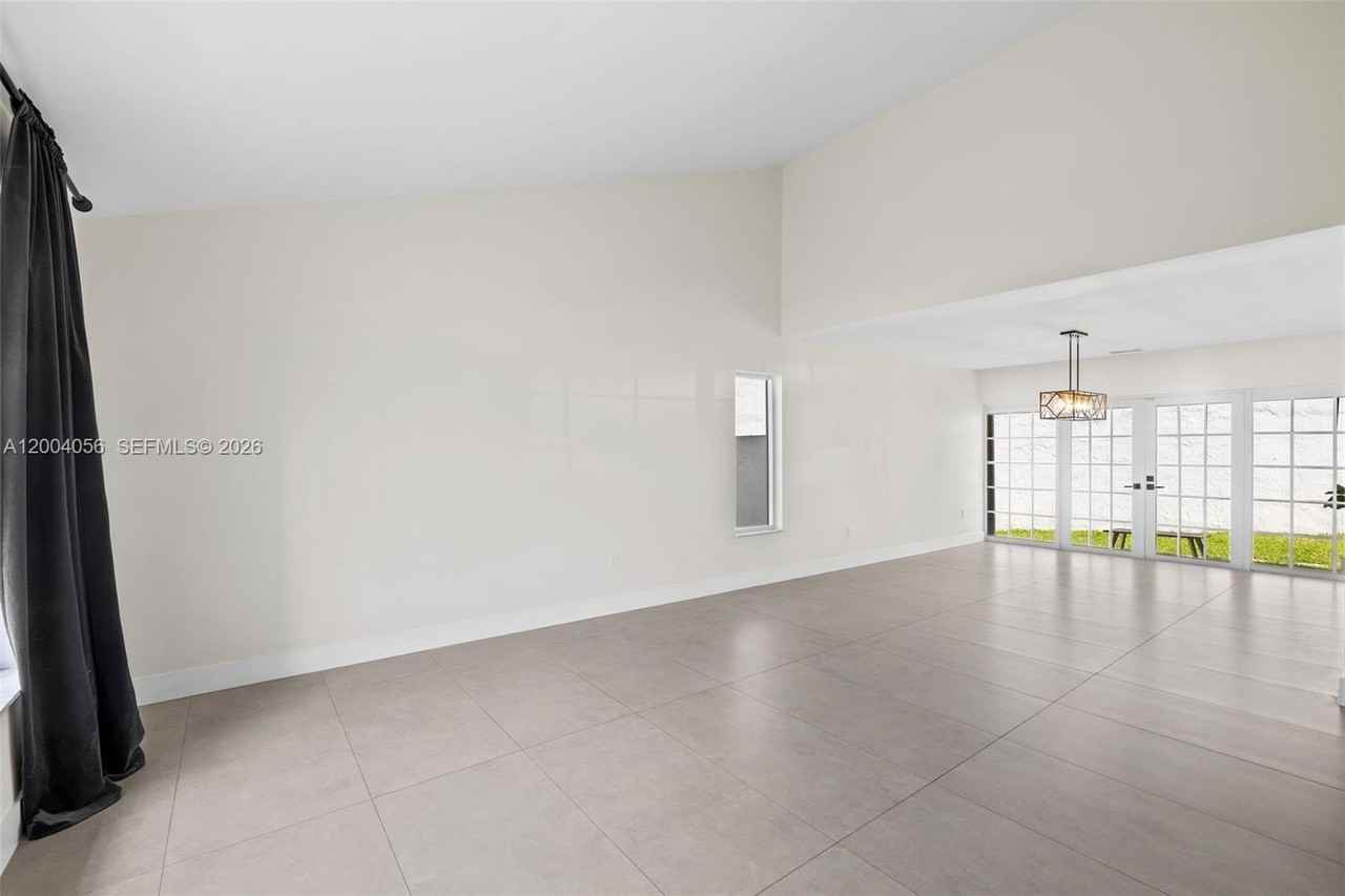 9547 Sw 146th Pl - Photo 5 of 40