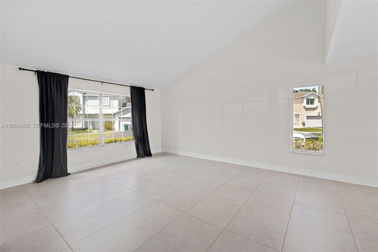 9547 Sw 146th Pl - Photo 6 of 40