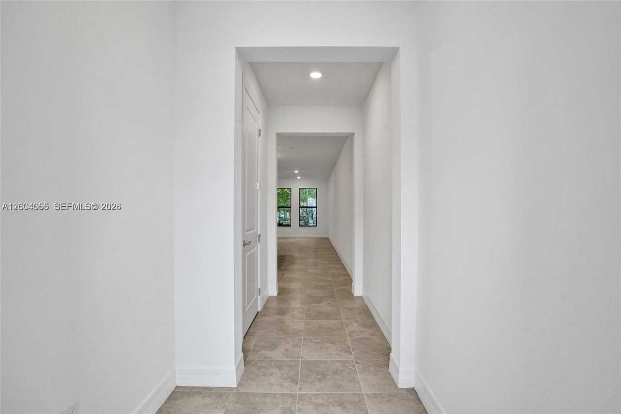 8344 Nw 7th Pl #8344 - Photo 4 of 42