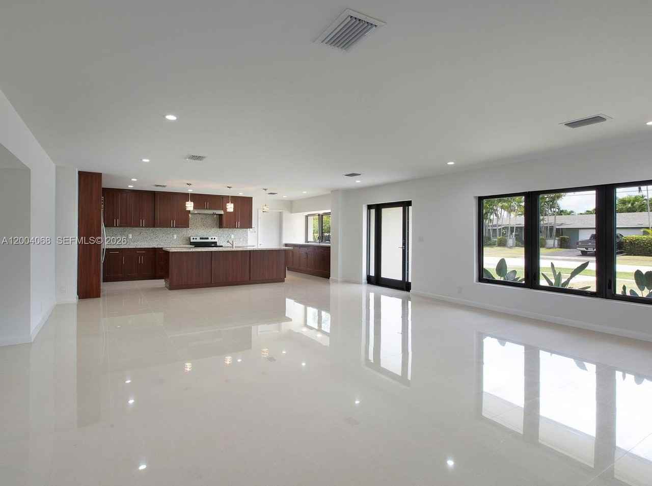 8790 Sw 85th St - Photo 4 of 20