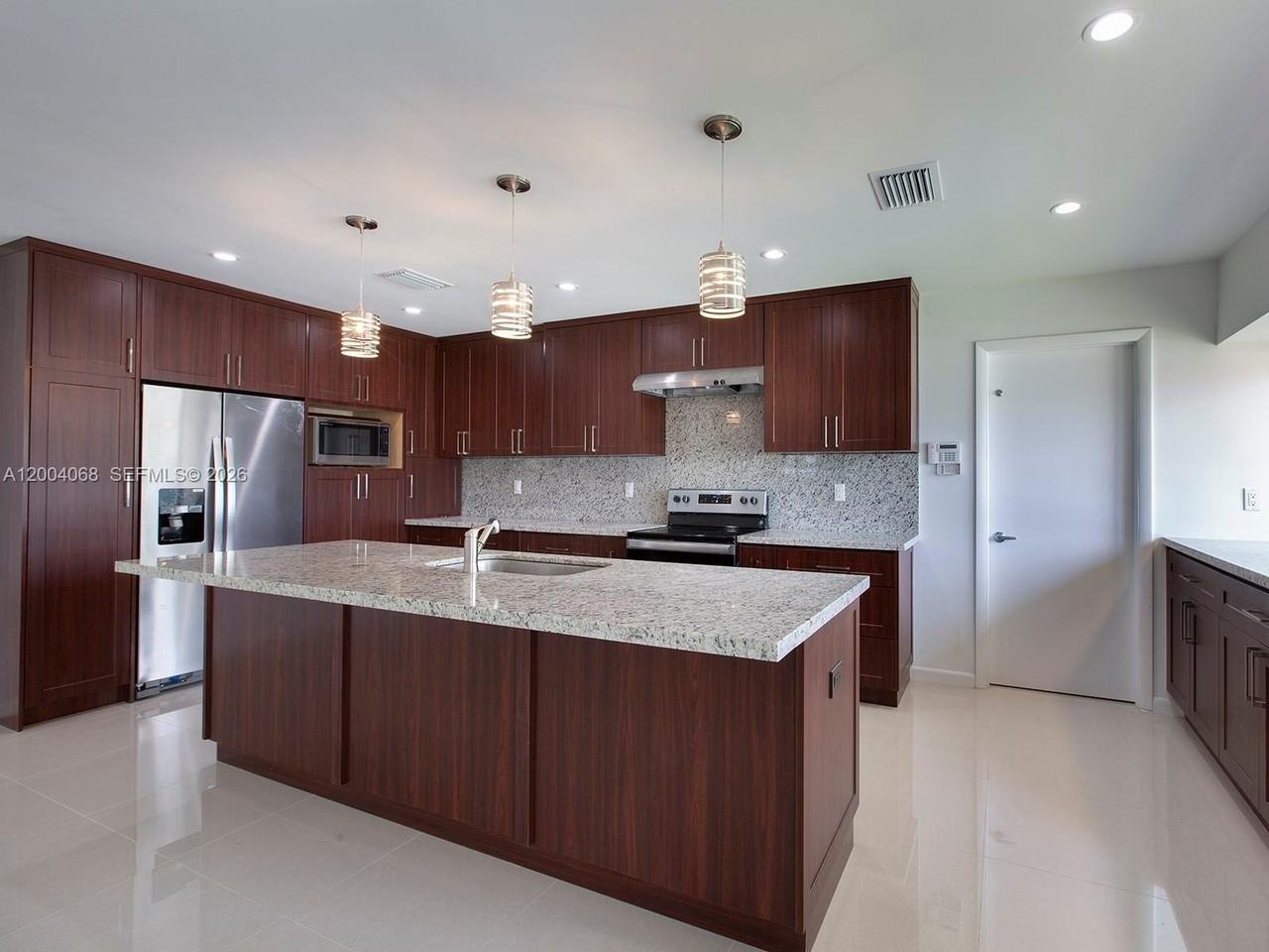 8790 Sw 85th St - Photo 5 of 20