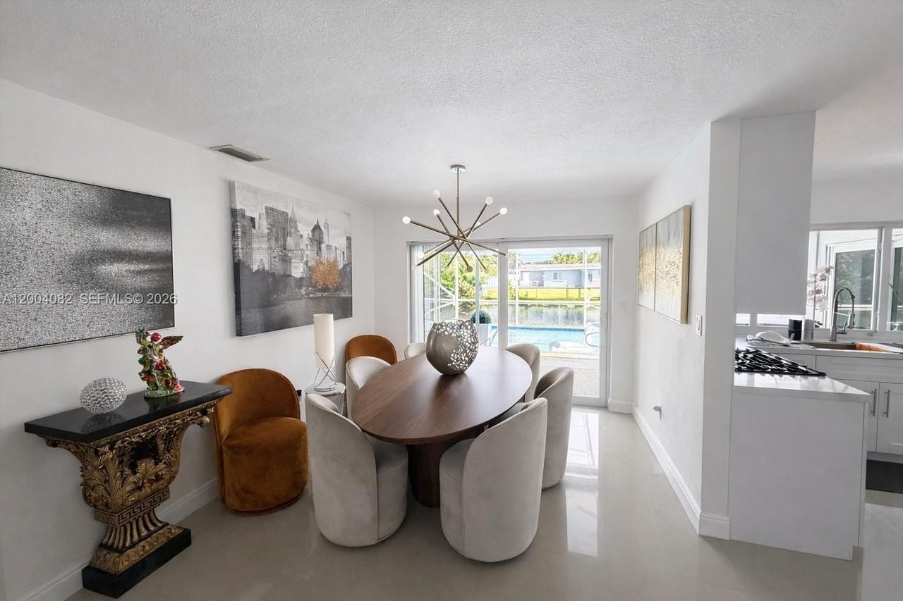 8085 Nw 21st St - Photo 4 of 9