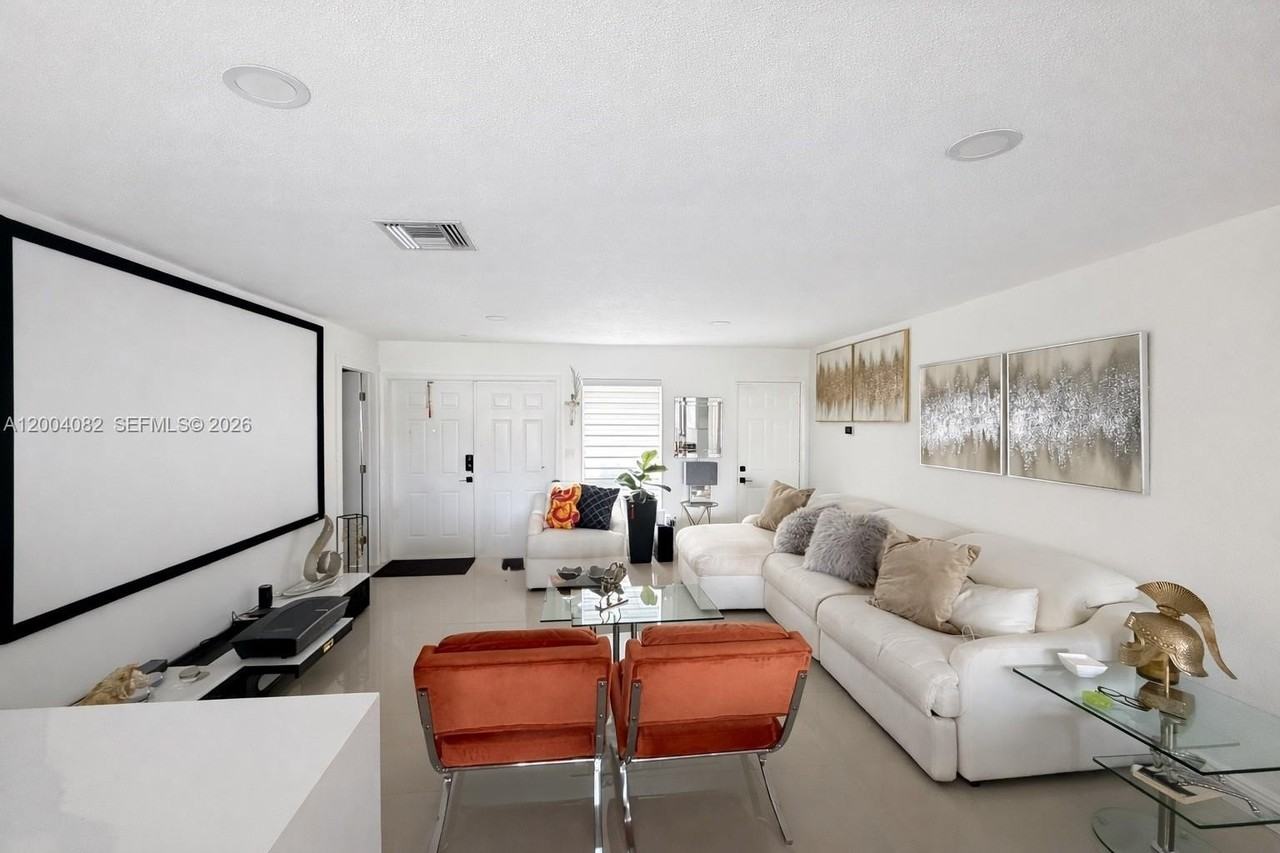 8085 Nw 21st St - Photo 7 of 9