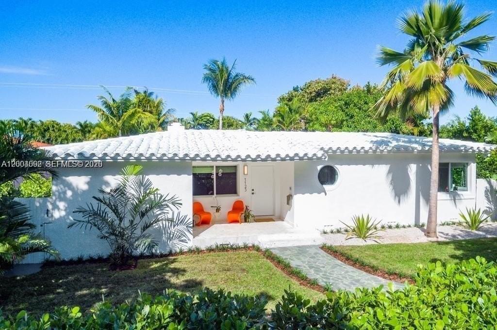 1123 Bay Dr - Photo 2 of 47