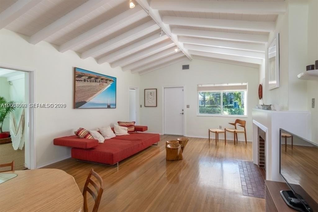 1123 Bay Dr - Photo 4 of 47