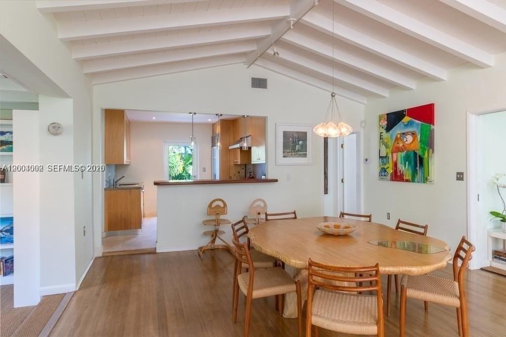 1123 Bay Dr - Photo 5 of 47