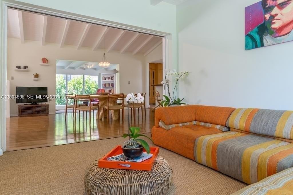 1123 Bay Dr - Photo 6 of 47