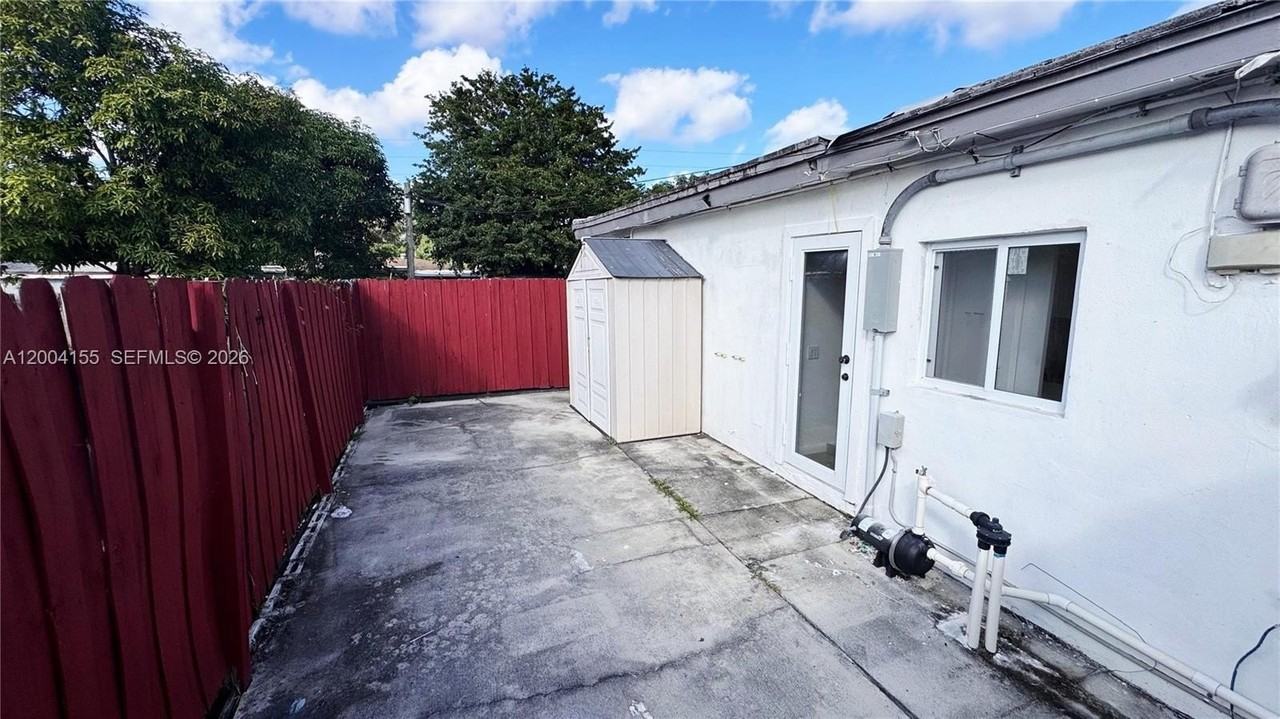 165 Ne 162nd St #B - Photo 2 of 11