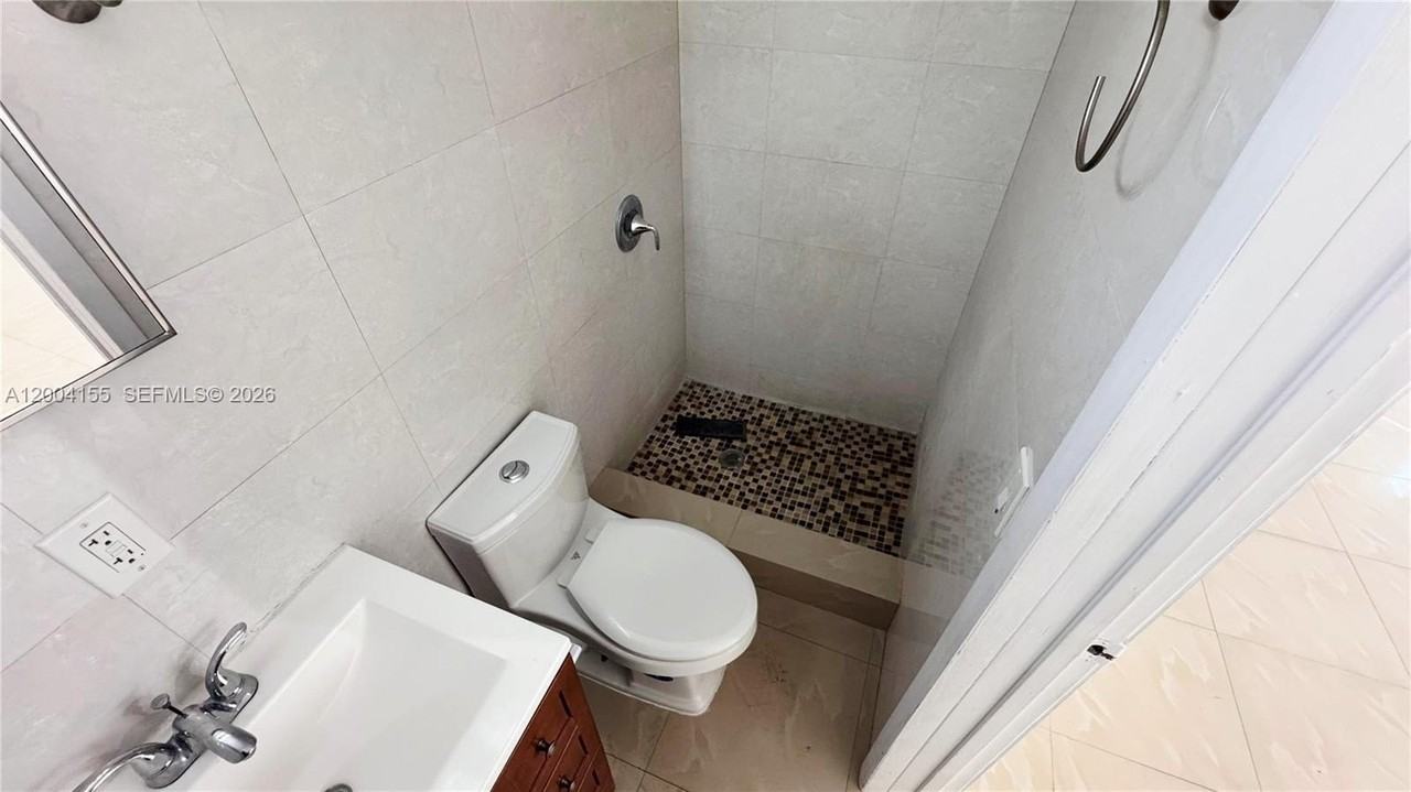 165 Ne 162nd St #B - Photo 6 of 11