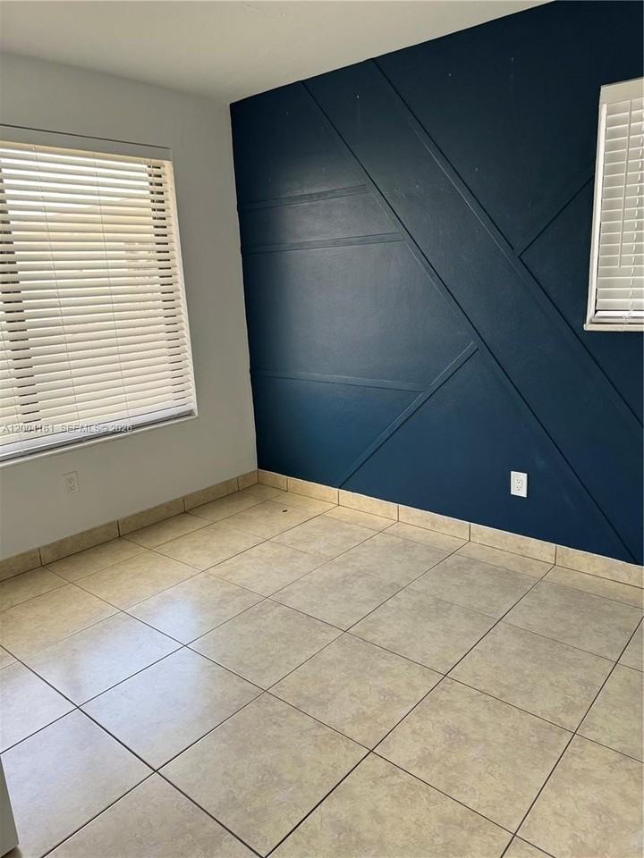 8721 Nw 11th St - Photo 5 of 14