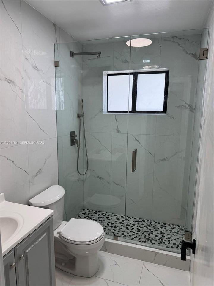 8721 Nw 11th St - Photo 6 of 14