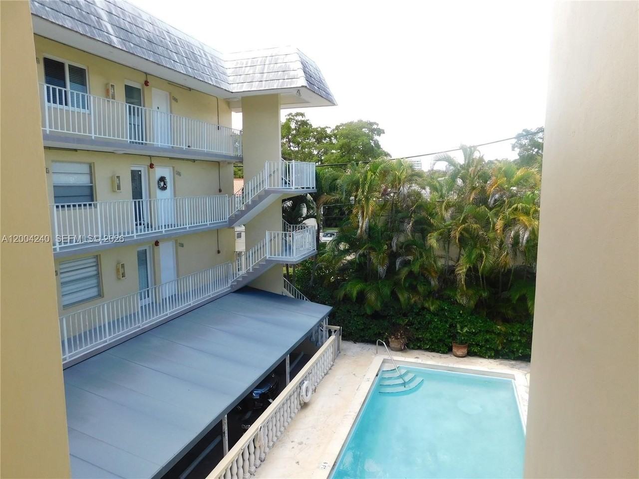 427 Santander Ave #302 - Photo 4 of 13