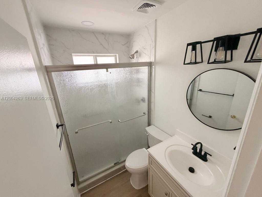 95-97 NE 168th St #97 - Photo 4 of 12