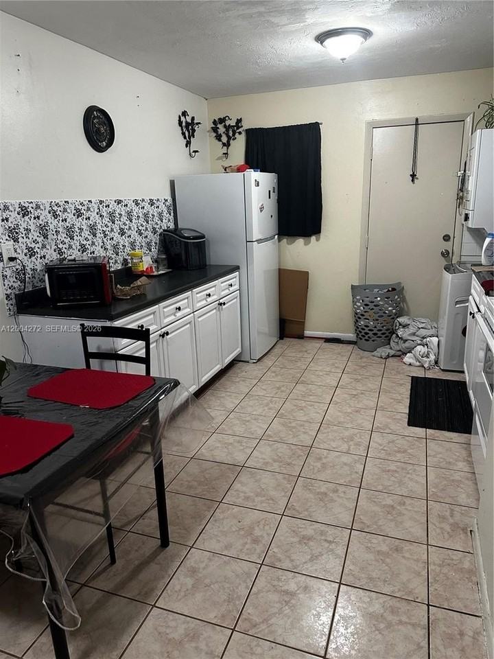 2742 Nw 49th St #2742 - Photo 2 of 4