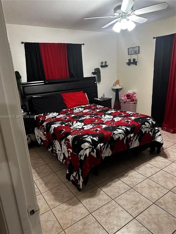 2742 Nw 49th St #2742 - Photo 3 of 4